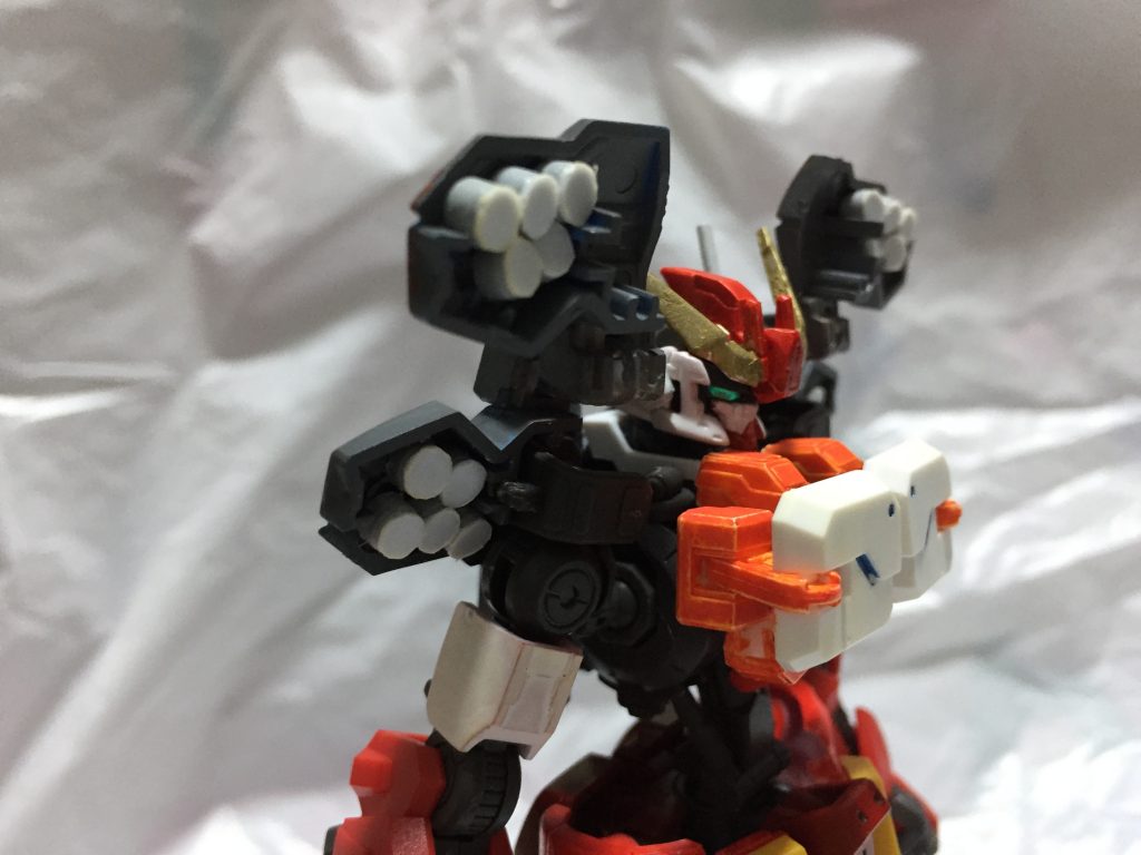 肩部ホーミングミサイルも差し替えなく展開