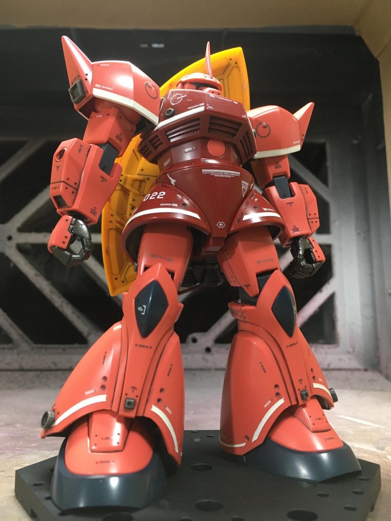 ＞大佐！ゲルググが仕上がっております。
＞朱いな…いい色だな
＞・・・いつもの御色でございます。

素組→ホワイトライン塗装→墨入れ→モールド追加→デカール→トップコート（半光沢）まで