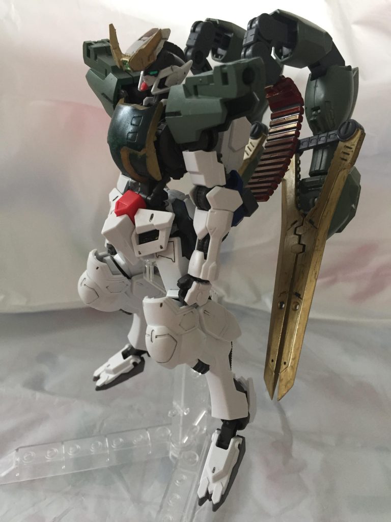 EWモード
肩部をフレームごと換装、胸部装甲とドラゴンハングユニットも換装することで移行可能です。