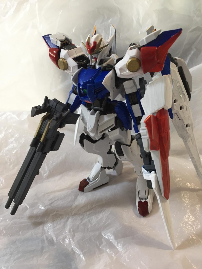 強化形態
リアクターとコクピットブロックの交換に合わせて装備を強化。
肩部ユニット、ライフル、バインダーを交換するだけで強化形態へ移行。