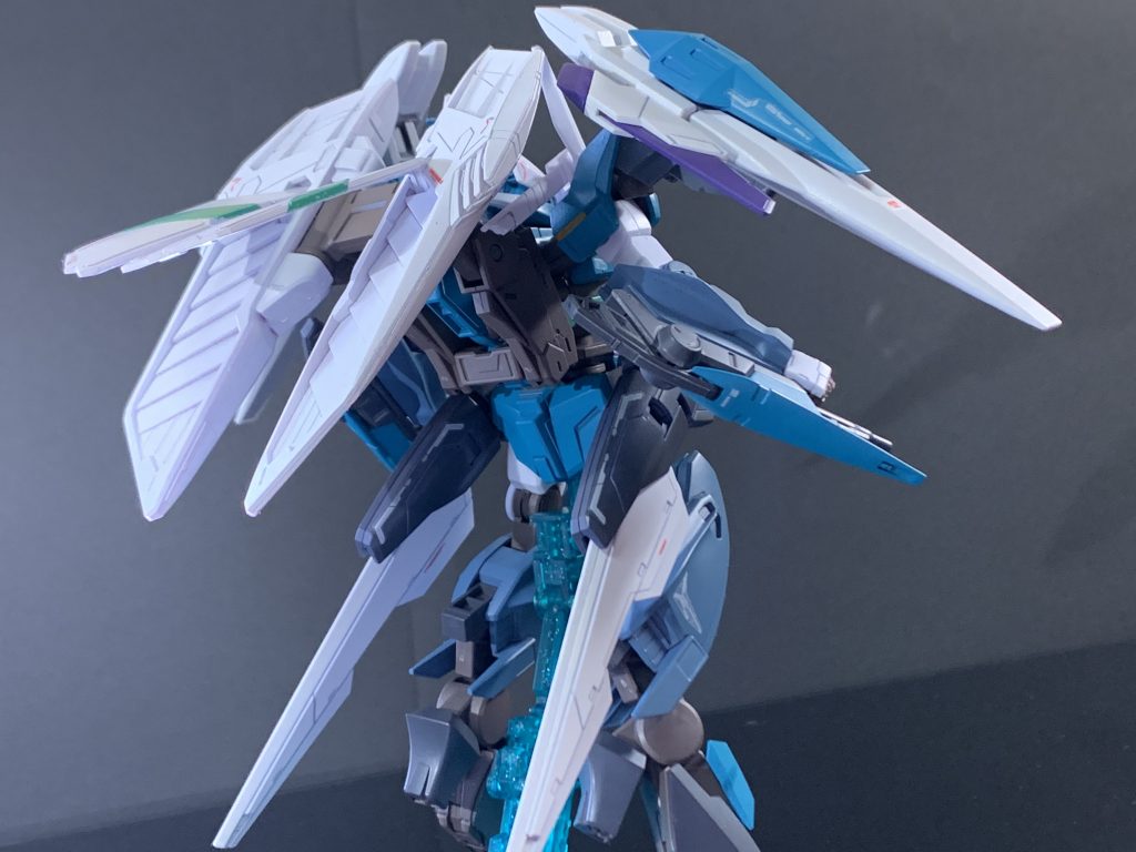 バックパックのGNステルスフィールド展開。