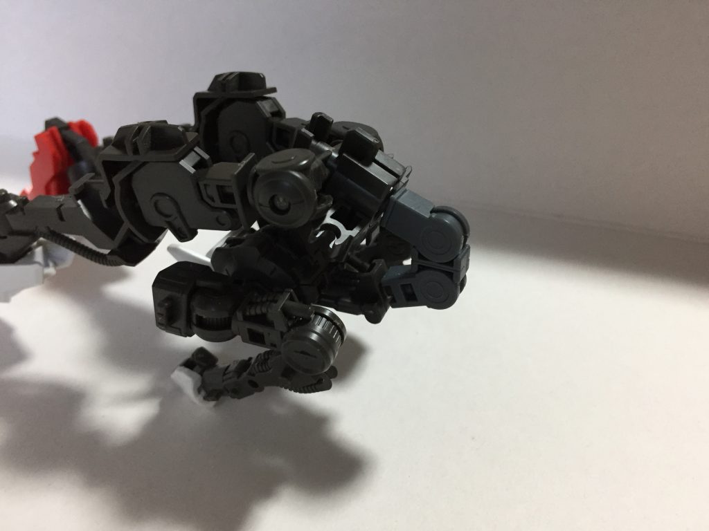 今回唯一の変形用パーツを使ってます。
私の加工技術では完全変形は無理でした。