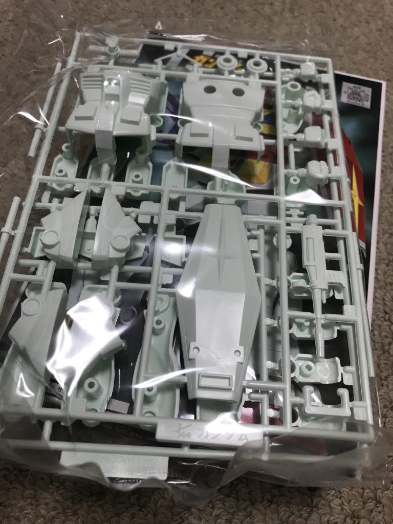 ランナーは２枚だけです。ぜんぶ真っ白！（薄～く緑がかった色）