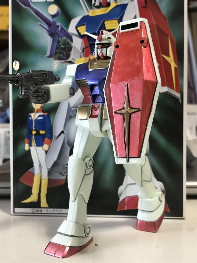 脚はもっと前後に開きますが、これ以上開くと自立できません。左右には全く開きません。
あぁそういえば、左右に開くようにする改造とか、ありましたねぇ(^^)