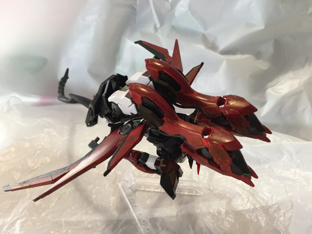 ちゃんと変形します。
一応、本場のエピオンよりも細かく変形して形状調整してます。