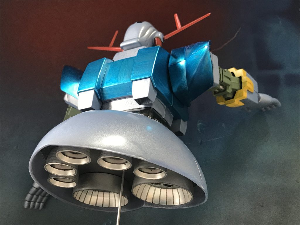 小さい頃の私の手にはものすごく大きなスカートだったという記憶があります。
この複雑な形状の部品がピタッと隙間なくはまるのは、けっこう感動します。