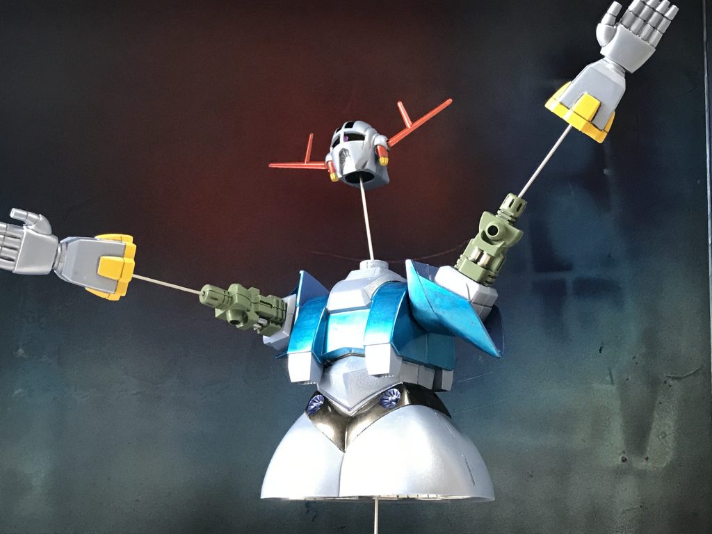 えぇい！

（このギミックの仕掛けとか、アクションベース的な部品も付いており、なかなか凝ったキットです）