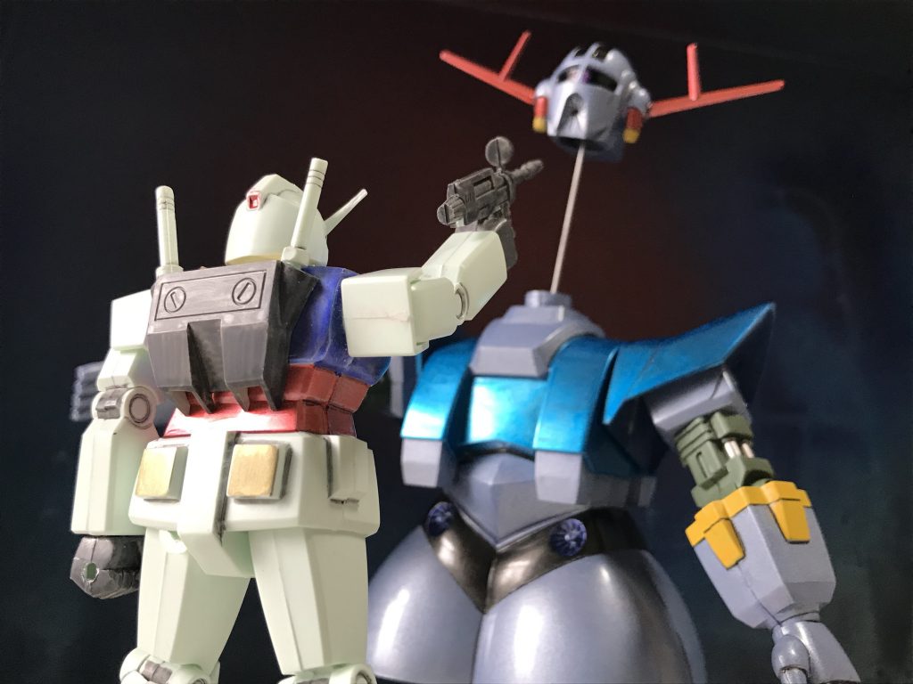 シャアーっ！！

（なお頭部は接着しない仕様なので、完全に外すこともできます）