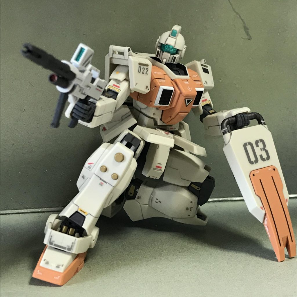 OVAを再確認したところ、多くのジムがビームライフルを携行していたので、陸ガンから借りてきました。ビームスプレーガンではなく普通のビームライフルですし、ビームサーベルも2本装備していますし、さらに低コストときたら、ガンダムなど不要では？と思えます。