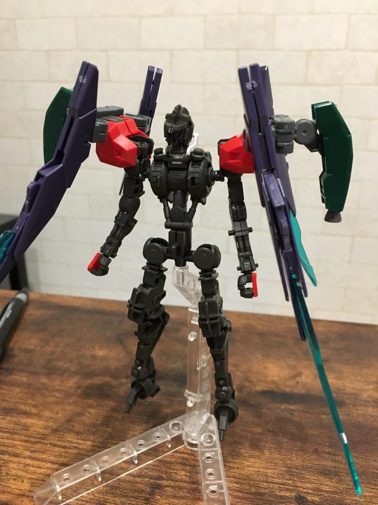 ウイングはAGE2マグナムの羽とレギンレイズのスラスターで構成します