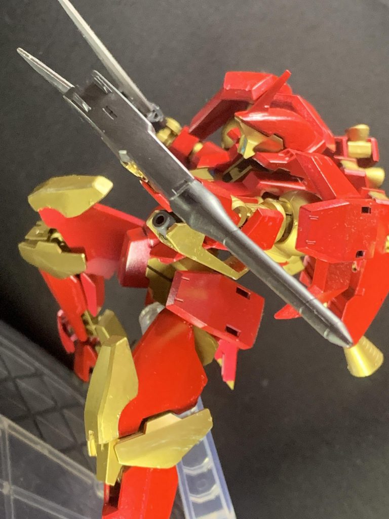 そしてもう一つが両腕に着いている椀部グレネードランチャーです。
装弾数が少なく、攻撃手段というよりは牽制や、近接した相手と一時距離を開ける際に使用します。