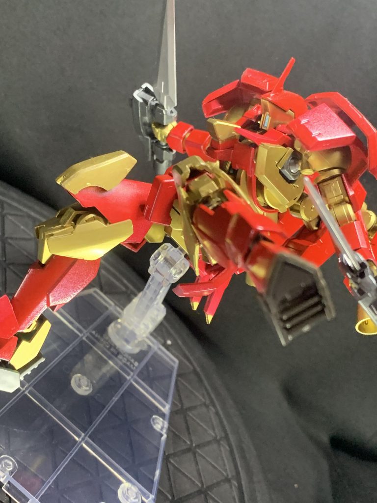 というわけでレギンレイズ クラウィスでした。
レギンレイズは一度作ったら気に入ってしまって、これの他にもう一つミキシングで使った物とそれ以外に2体の合計4体も購入してしまいましたw