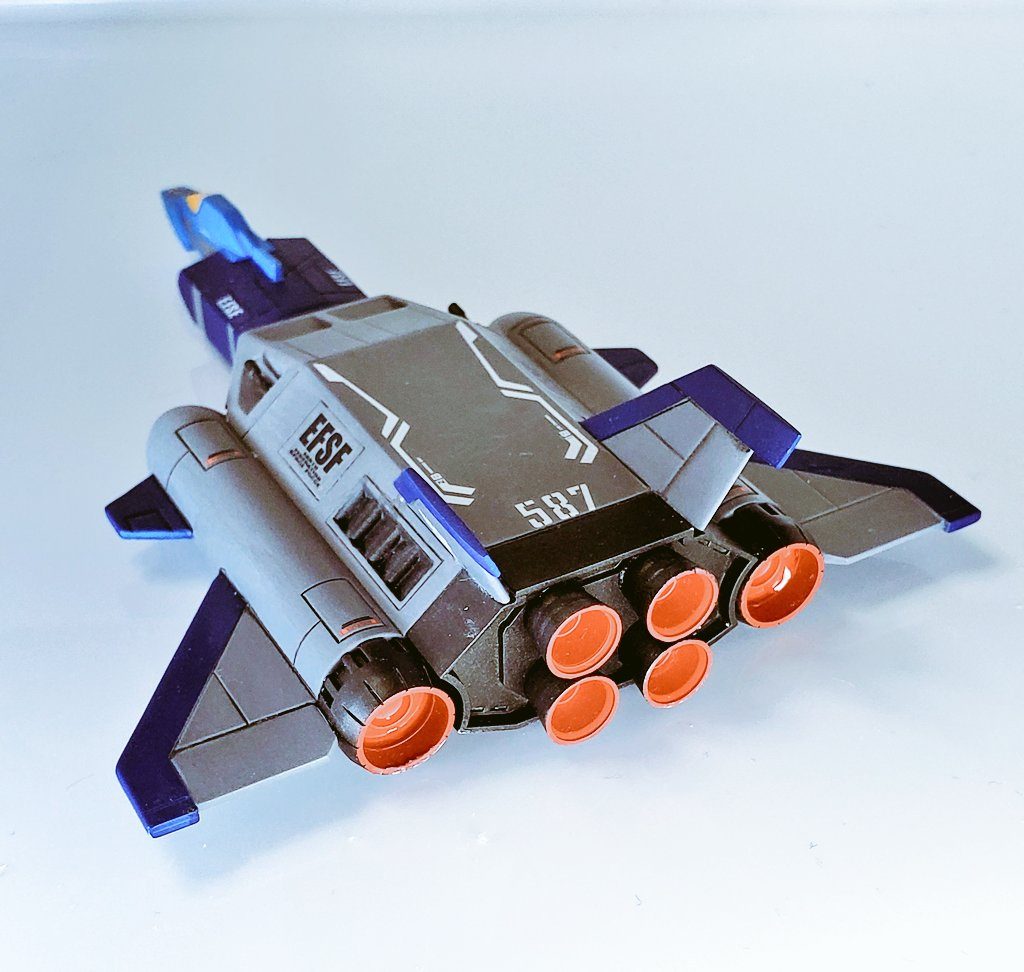 バーニア内はMSレッド→マスキング→黒鉄色で仕上げました。デカールは各時代の連邦系とクアンタから。何故かHGクアンタのデカール大量に持ってるんですよね。