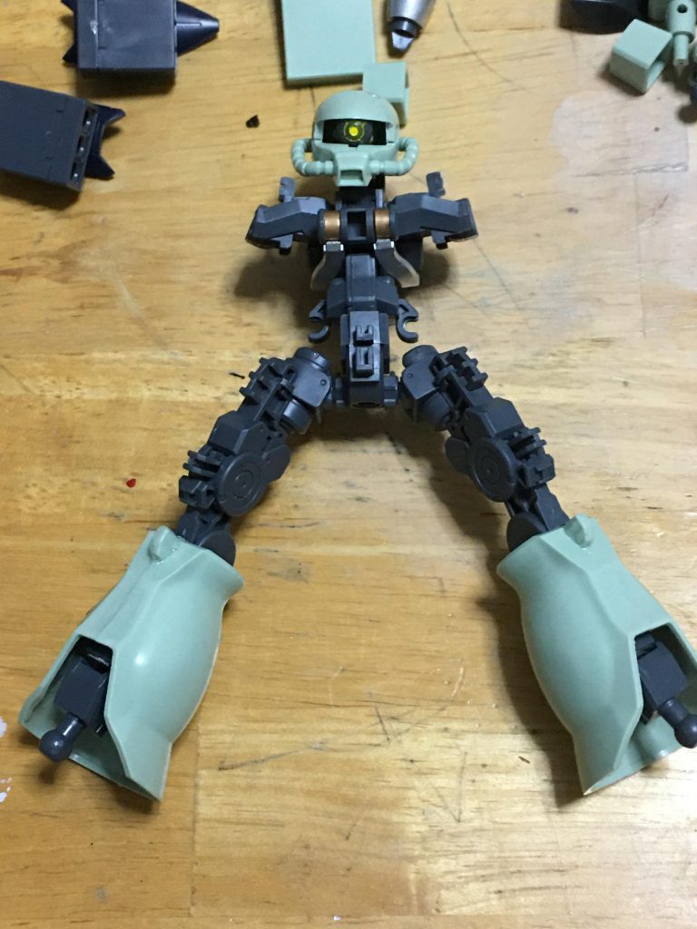 フレーム剥き出し状態
鉄血のMSはフレームにパーツを着せる形になるので、色々妄想が出来て良いですよね