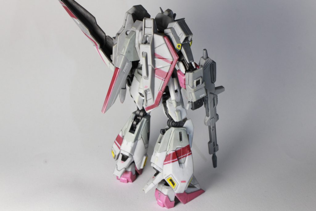 作業としては、モールドの彫り直し、プライマー吹き、部分塗装、ウォッシング、デカール貼り、チッピング、つや消し、といったところです。