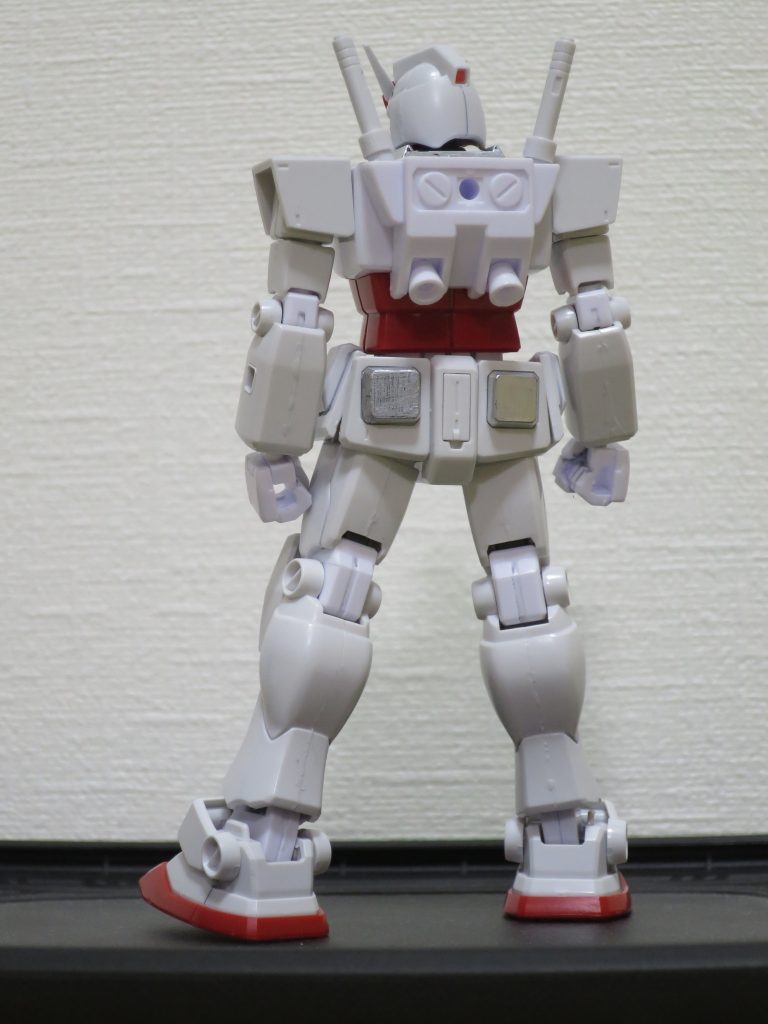 背面。バックパックは白！いいですね出来立てほやほや感の演出に一役買ってますね～！