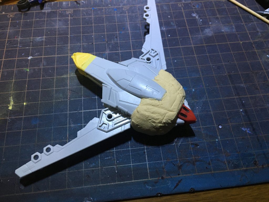 実は、エポパテを使用して制作するのは初めてでした。
なので初期知識として多めに盛るのがいいと聞いていたのでこんなに盛ってしまいました。それでもなんとかオリジナル装備のアンカーの形に見せることができたと思ってます。