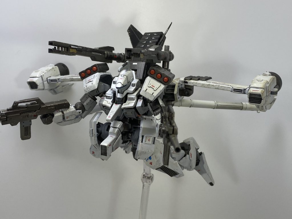 ホワイトグリントの高速移動形態をイメージ。