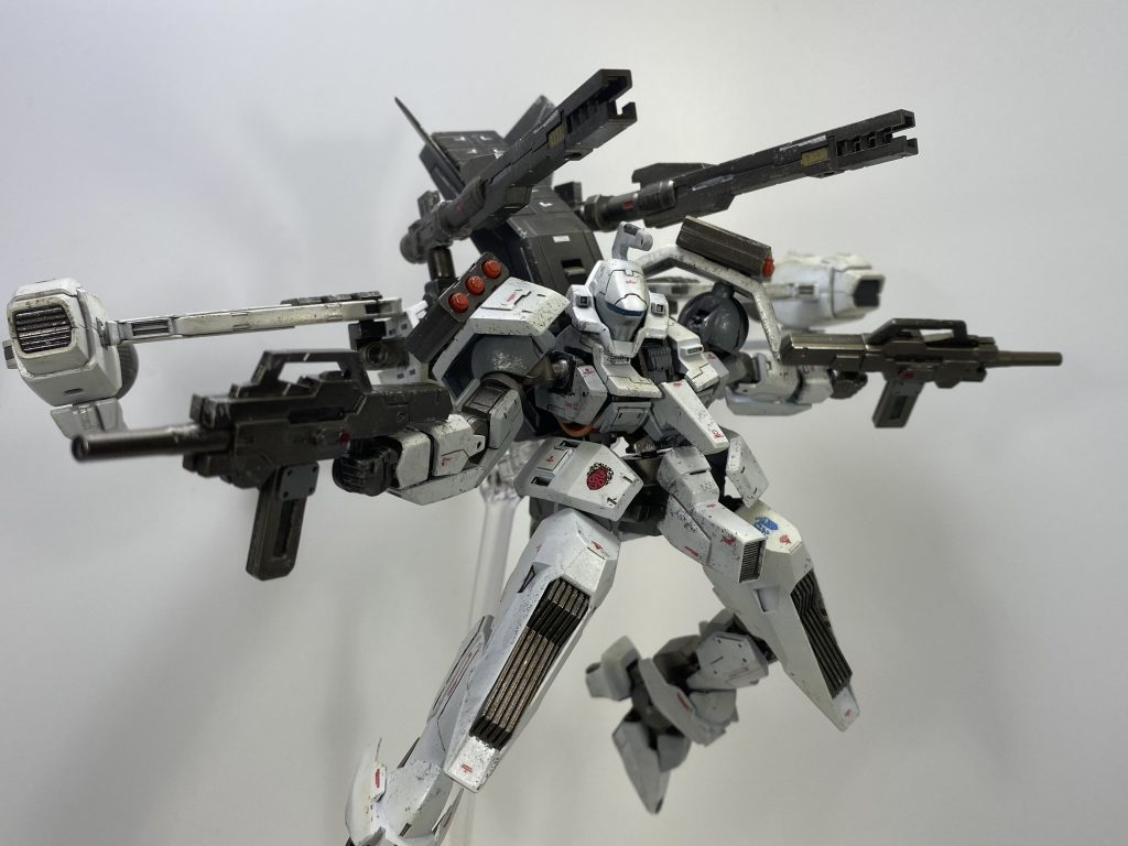 近接武装が無い為、ポージングが限られますね・・・・