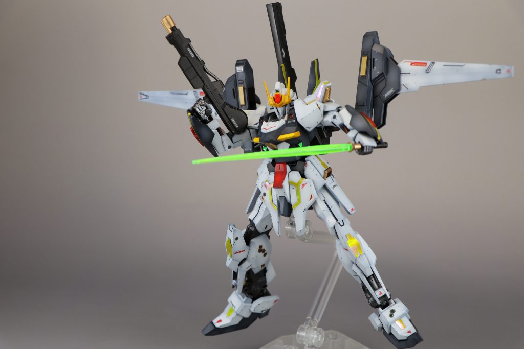 ＋α要素として、キットに付属しないビーム刃がセットとなります。時々こういうサーベルの柄だけ付属するのがありますが、何とかしてよバンダイ様！