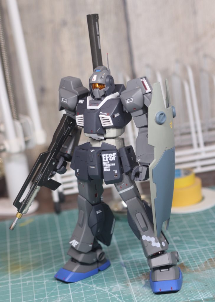 ペラペラのネモ用シールドだと機体を守れない気がしたので、質実剛健（？）なジムクゥエル用シールドを装着できる様にしました。