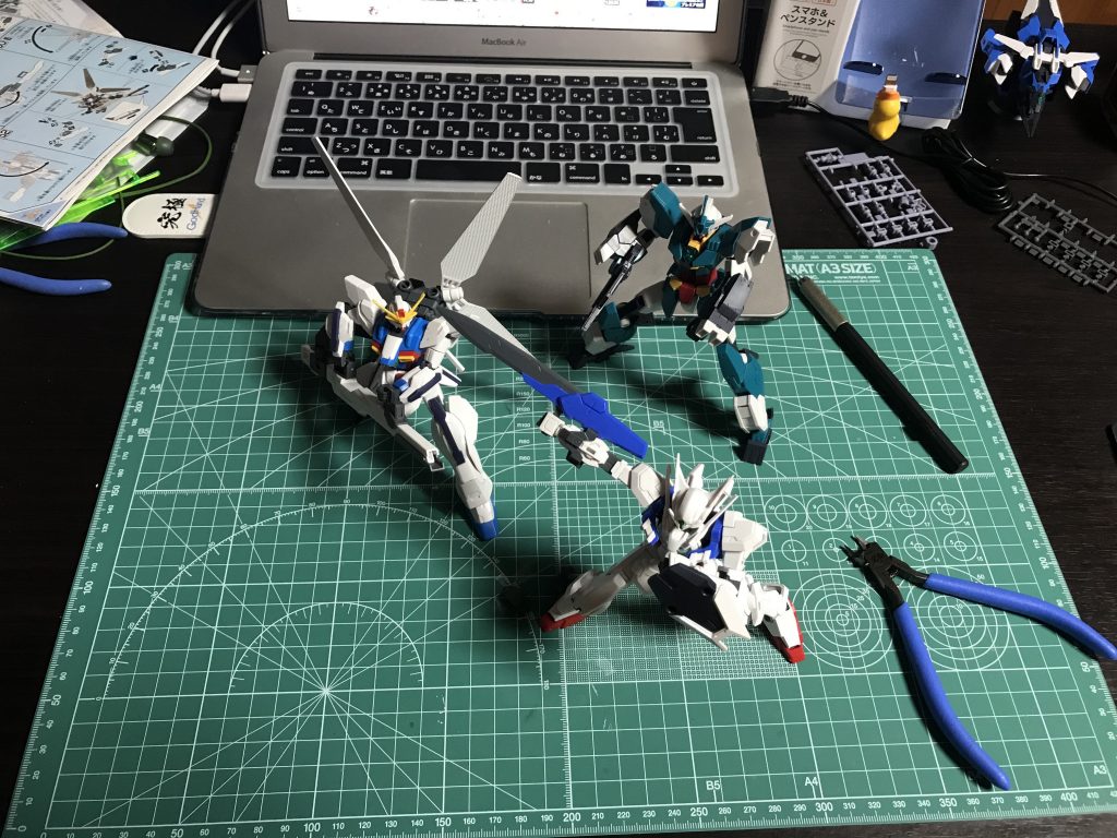 僕はどちらかと言うと実際の兵器のようなリアル仕様よりも、プラモはプラモっぽく(伝わるかな?)仕上げたものの方が好きなので素組みでも結構満足しちゃいます