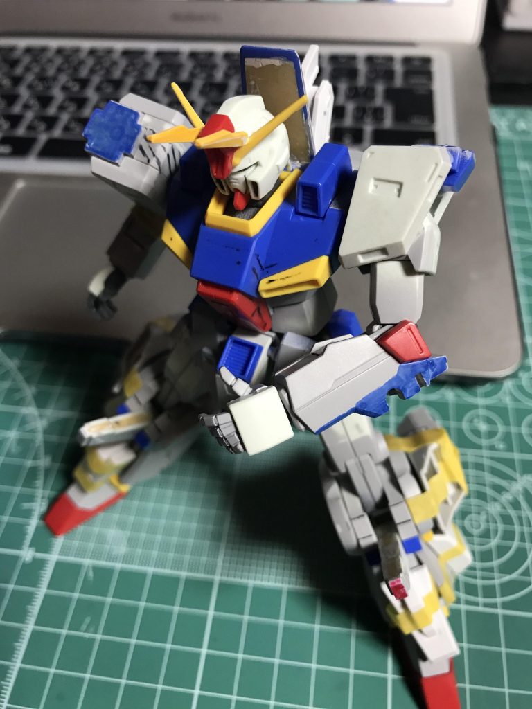 マスキングor落書きだらけで見苦しいですが、製作中の「シャングリラガンダム」です。
原型機のZZは僕が1番好きなMSなのですが、あの完成したフォルムを崩したくないと言う気持ちと、しかしあえて崩すことでビルドシリーズに登場するようなガンプラになるのでは?と言う気持ち。悩んだ末にフォルムを崩したわけですが、フォルムを崩したせいでバックパックが似合わなくなってしまい、絶賛悩み中です。
本体はアムロ専用ZZの様な肩、ヘルメット部分の大型化などを考えてます・・・まあ気長にゆっくり作ろうと思います