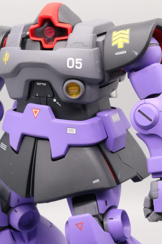 クリアパーツは筆塗りしました。紫はガイアのマイザーパープルを使いました。とてもドムっぽい色で気に入ってます!