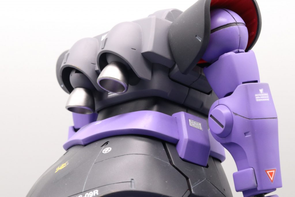 バーニアのエアブラシ塗装は父が。ひじのスジボリはどうでしょうか?