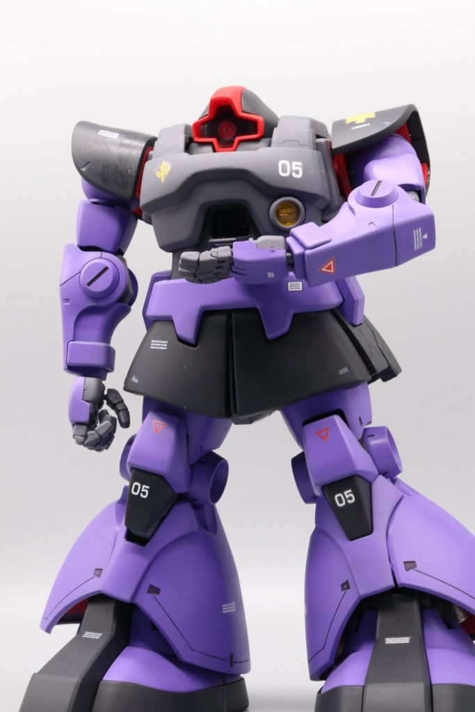 コックピットハッチからパイロットが出てくるイメージでポージングしました