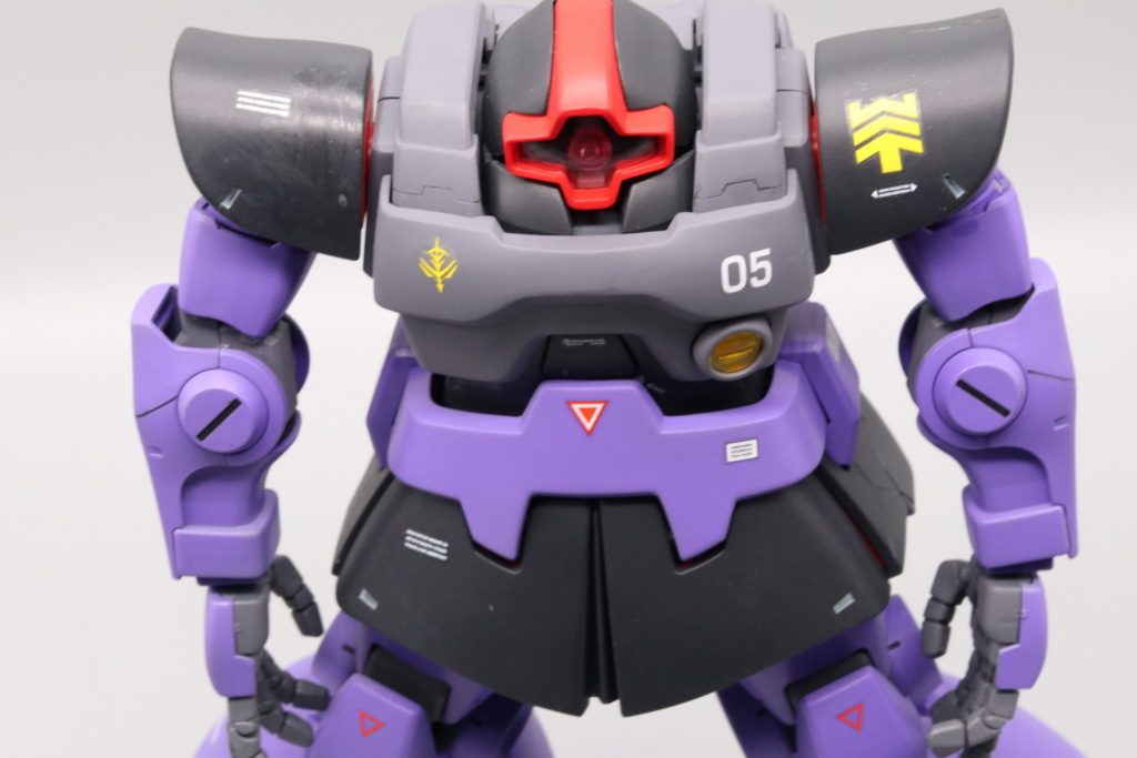 言い訳ですが、肩の汚れはバズーカを持たせた時にサフがついてしまい消しペンでなんとか取ろうとしたら余計汚れました。(だそうです。父(笑))