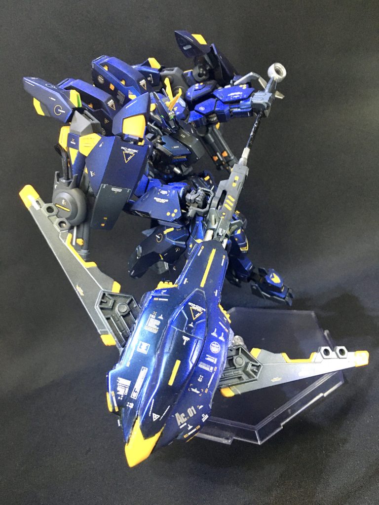 武装紹介
<スラスト・アンカー>
本機のメイン武器、本機の身長を上回るアンカー。推進機能がついておりそれを利用して移動、攻撃を行う。