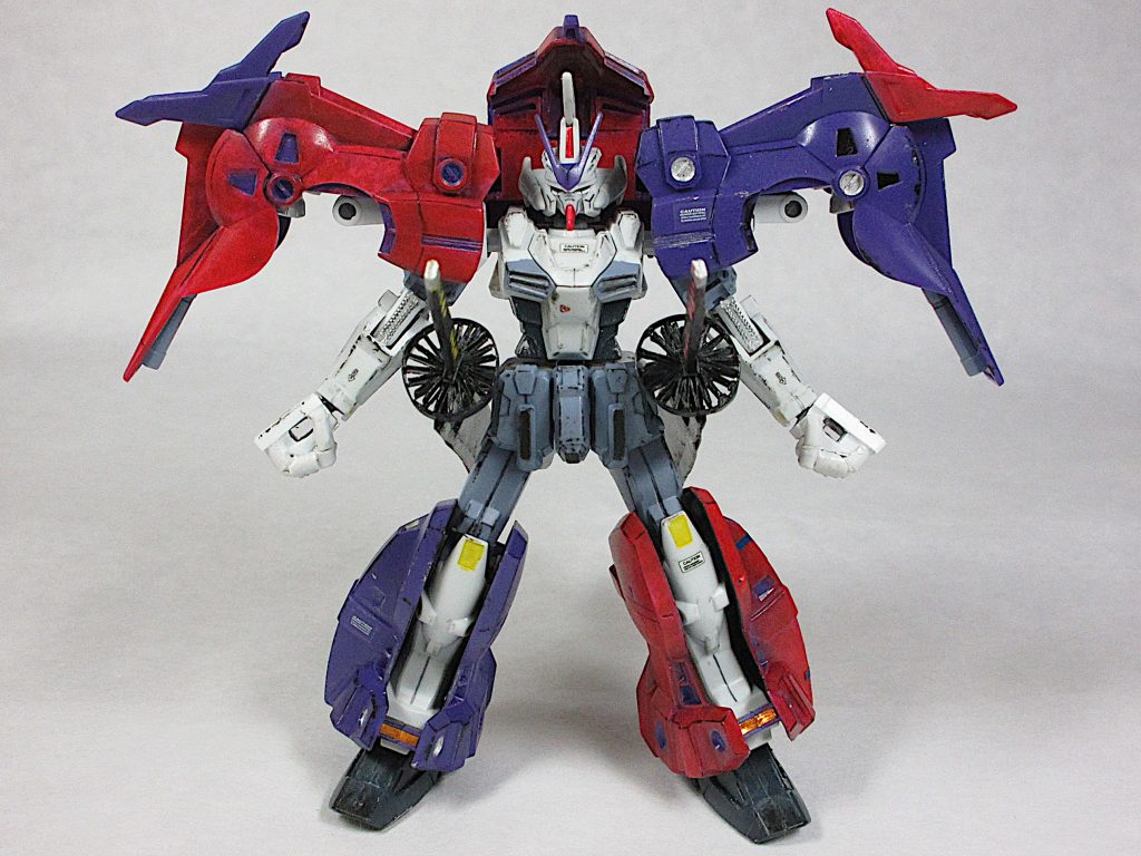 [Front]
作業内容ですが
各関節の干渉箇所を削って可動範囲調節。
肘関節部ポリキャップにプラ板で関節カバー作製。
メタルパーツでパイピング。
ポリエチレン製ハンドパーツをプラ板で覆い、
ランナーで指の形を造形、
一回り大型のハンドパーツ作製。