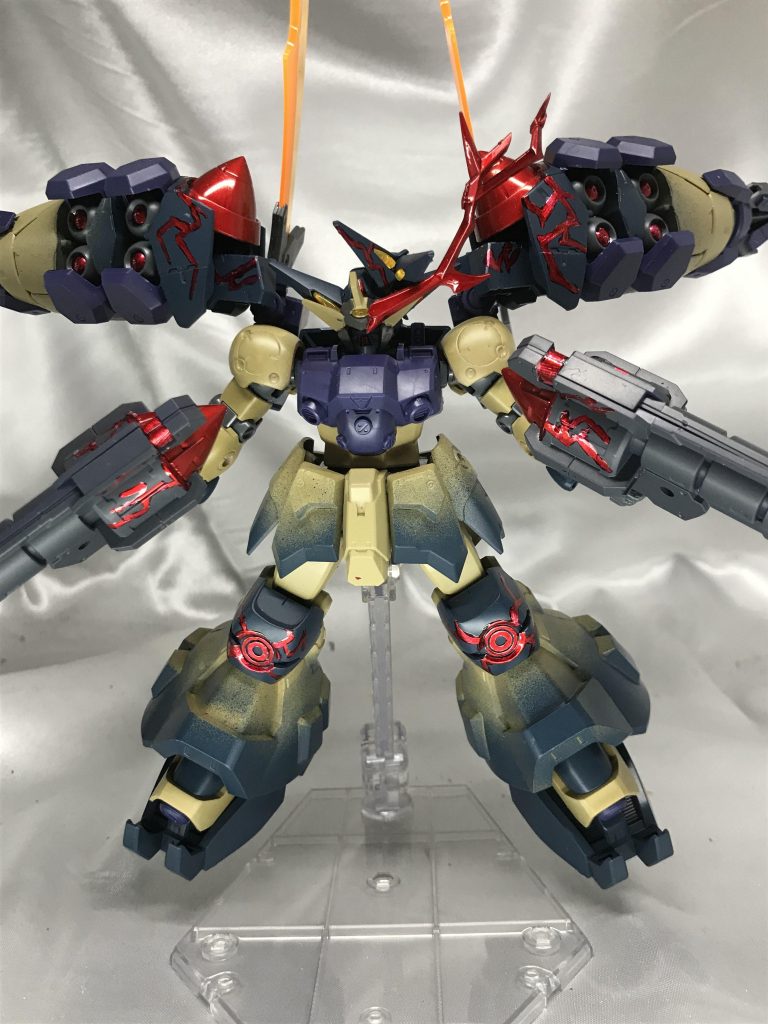 狂暴走形態。
コンセプトがブレイクデカール使用羅刹って感じだったんですが、
操縦者のオーガならブレイクデカール克服しそうなんで、
左目に阿頼耶識めいた赤い稲妻が走ります。