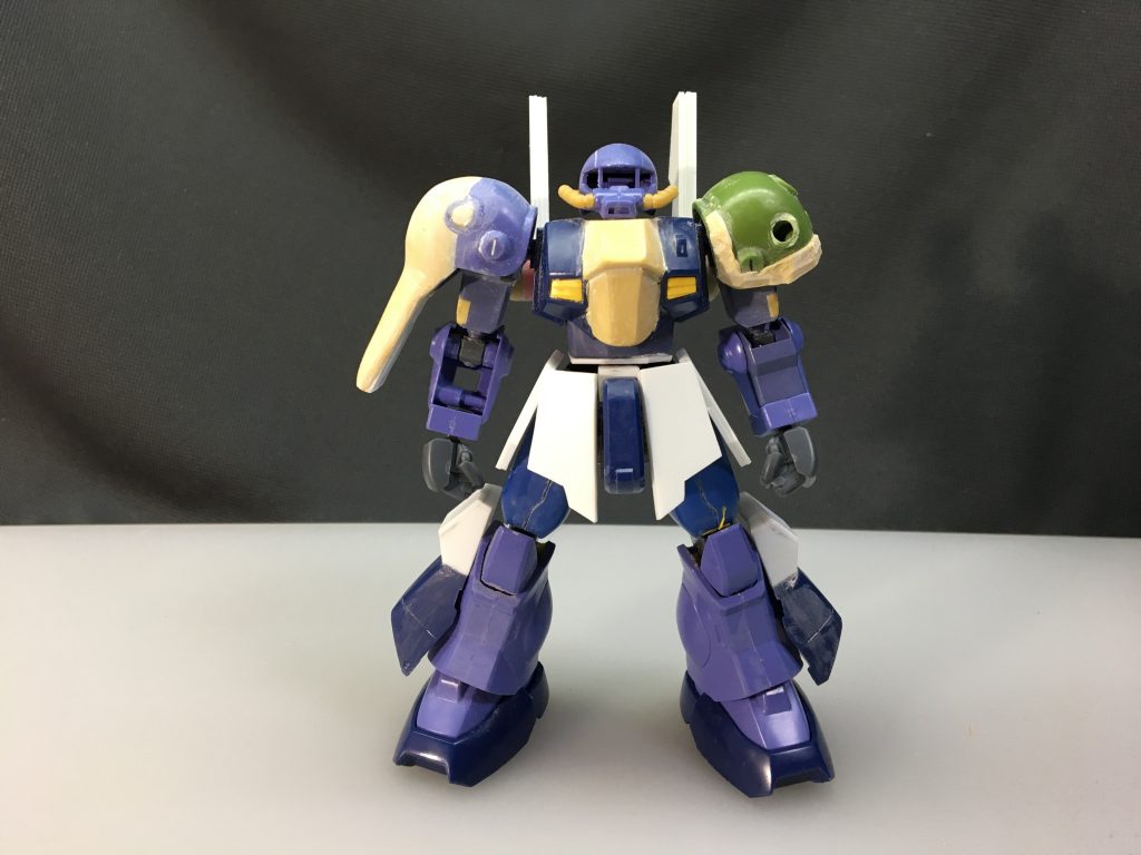 ハイザックと似ているようで割と違うホビーハイザック。
パテとプラ板で形状を変更しています。