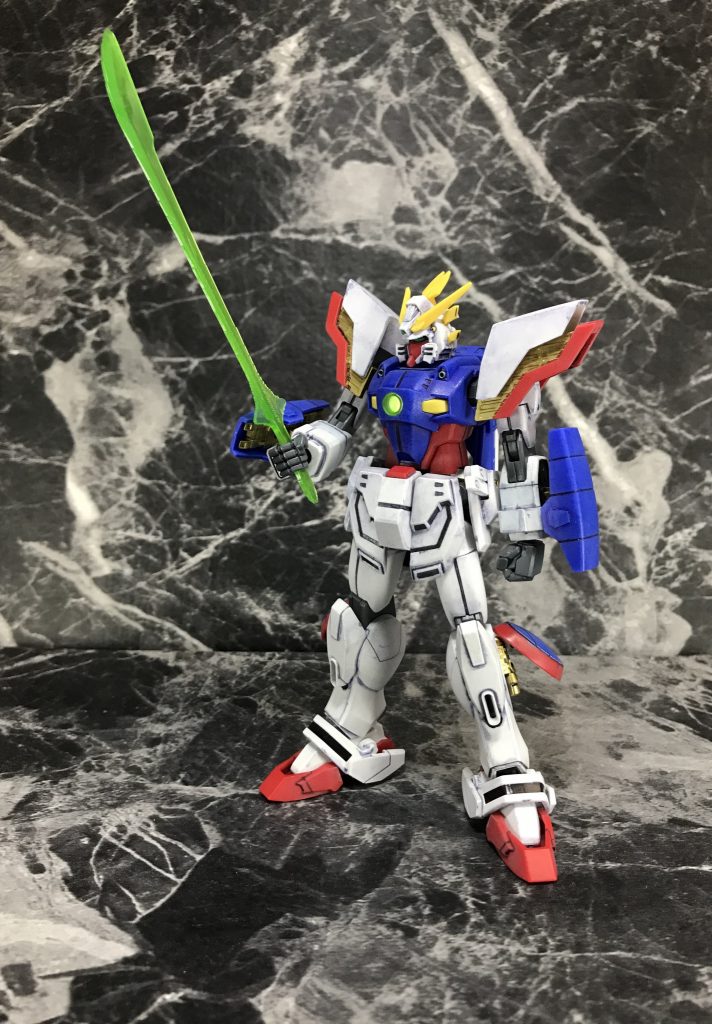 付属のシャイニングフィンガーソードがどーにも迫力不足に感じてしまいます・・。
それに持ち手用のハンドパーツもそのままだし;;