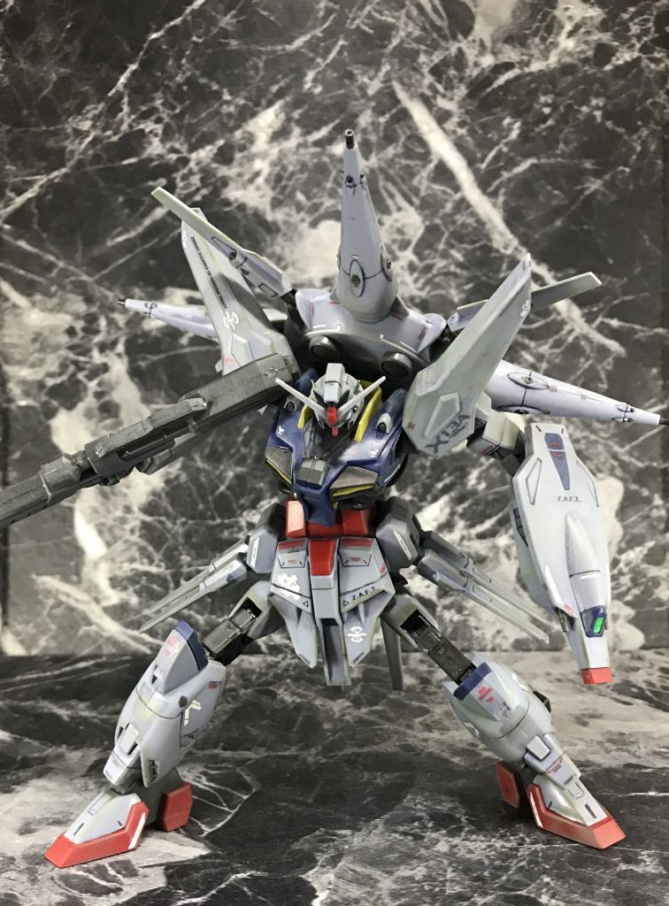 この地面を蹴り上げて発進する姿がとても印象深かったです。
良いラスボスです^^
首周りもスッキリしすぎかな?・・っと思ったので、「なんか」ケーブルを足してみました(笑
