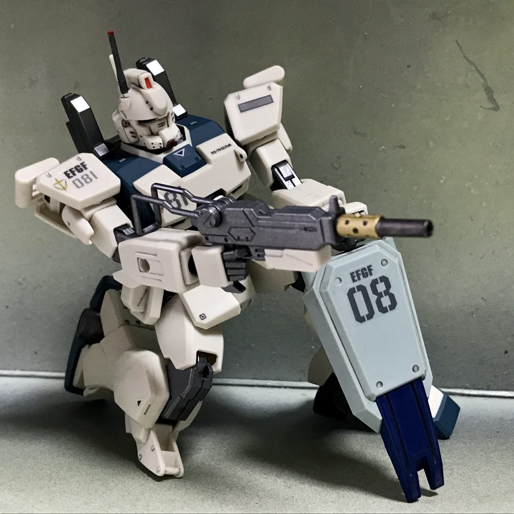 V字アンテナでないためガンダムらしくありませんし、サイコフレームのようなミラクル要素も無ければ、マグネットコーティングのようなスペシャル・チューンもありません。でも、リアリティの高いモビルスーツとして、かなり好みです。