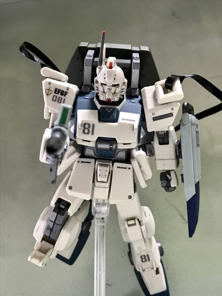 パラシュート降下中にガウとの不期遭遇戦で撃破されそうになるカレンを助けるため急降下するシロー、のイメージです。