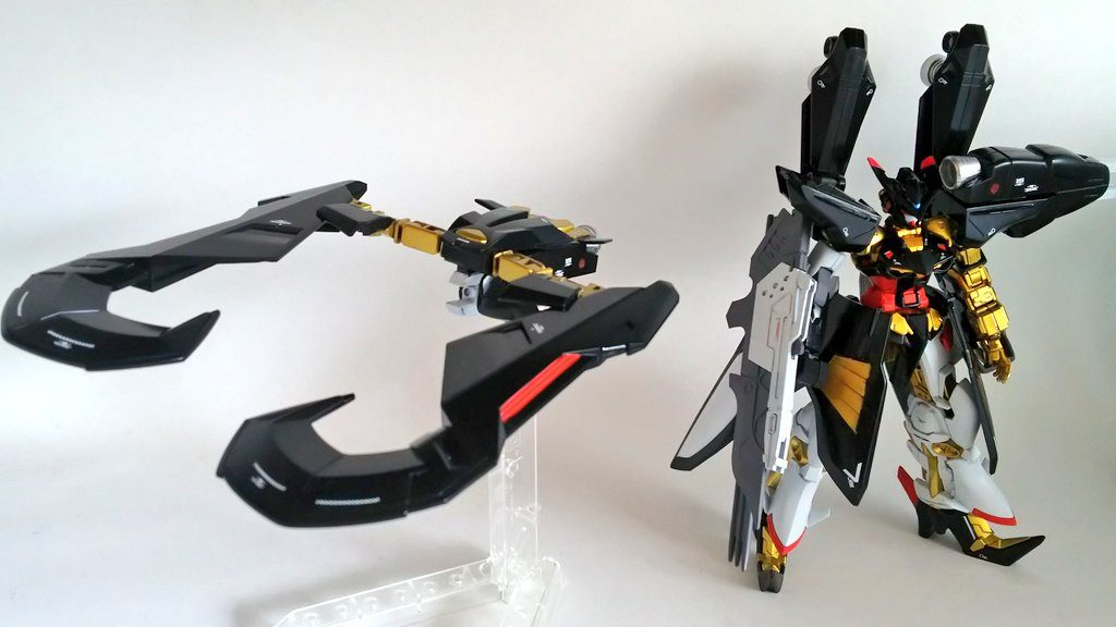 マガノイクタチを遠隔操作風に。
相手を捕縛後ビームを撃ち込むイメージです。