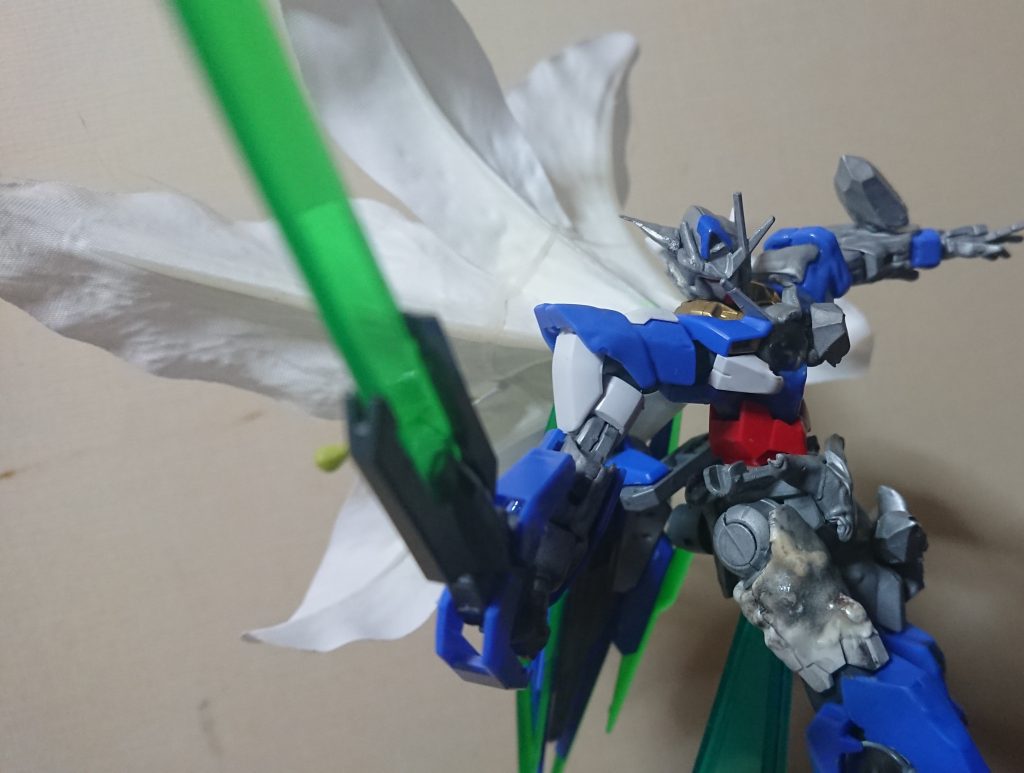 【あぁ…そうだ…かつて俺も、この様に紛争介入を行っていたのだ……】



刹那の発言一つ一つ過去形って事に涙が…( つω;｀)