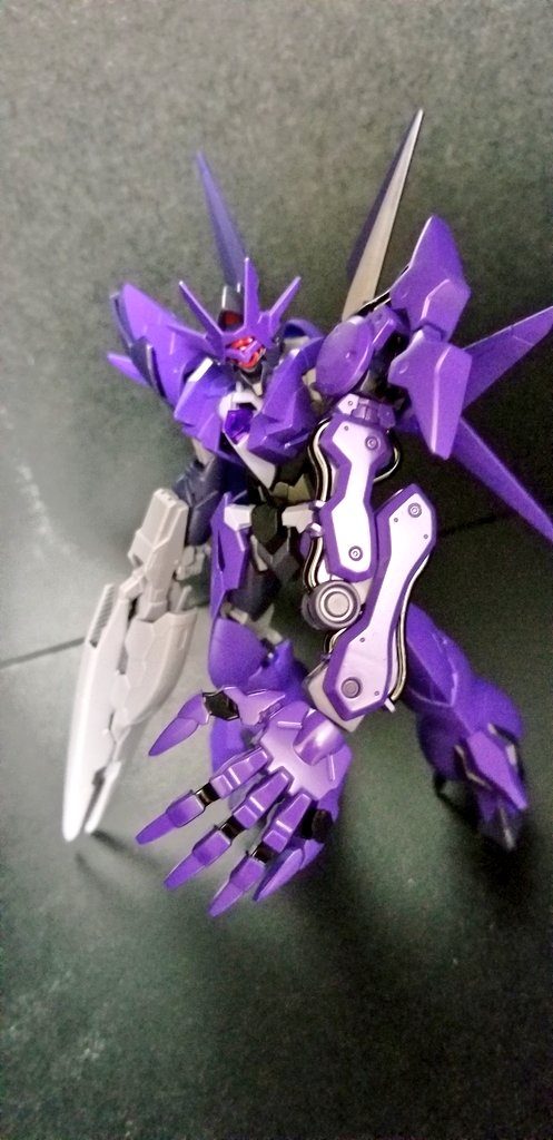 チューブ部分の黒をツヤありにするか消すかで迷いましたが結局つや消しで