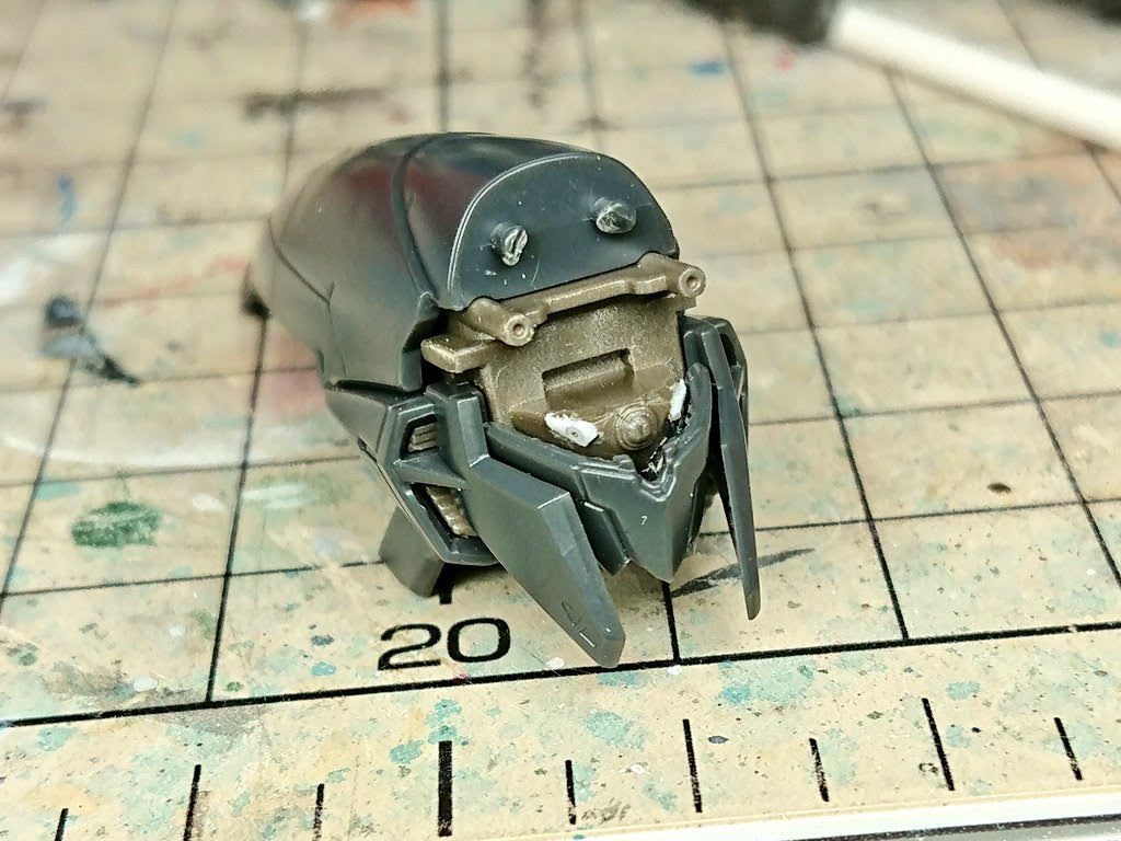 ツインアイは0.3mmプラ板で自作