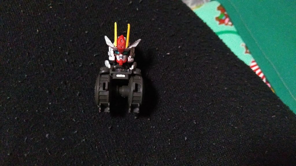 アスタロトオリジンのヘッドフェイスだとガンダム感が無いかもと思いフェイスをアスタロトの物に入れ替え加工して、アンテナも長くしています