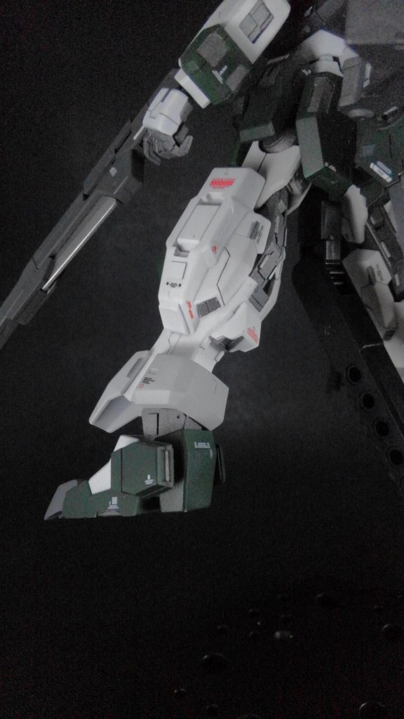 ふくらはぎにスラスターっぽいスジボリを