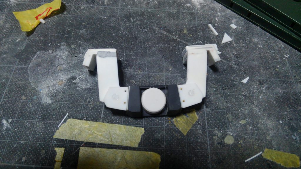 後ろのフレームはプラ板とポリキャプ、補強で真鍮線を入れてます