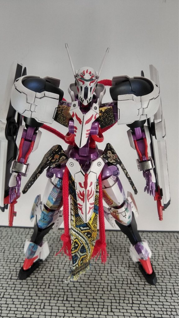 前掛けと、朱い組紐、それと和柄の転写シートで「和」を押し出してみました。それはもうグイグイと・・・