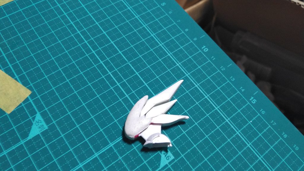 トサカはプラ板とパテで制作