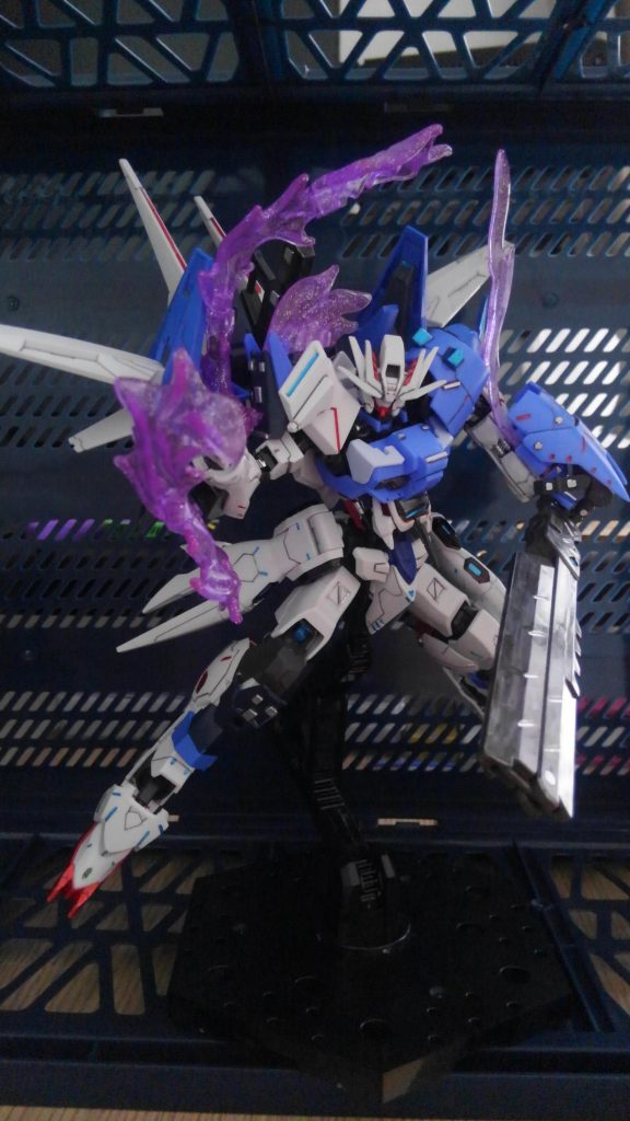 ルプスのようなリミッターが解除された状態です。
機体からフレアが吹き出すようなイメージで、主に機動力が上昇、パイロットへの負担を完全に無視した殲滅モードです。