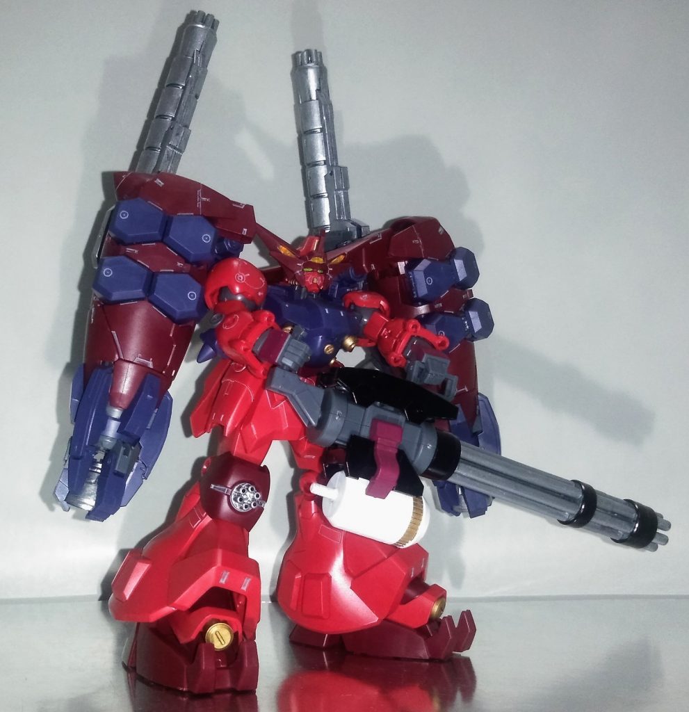 バインダーのせいで、可動域が少し残念